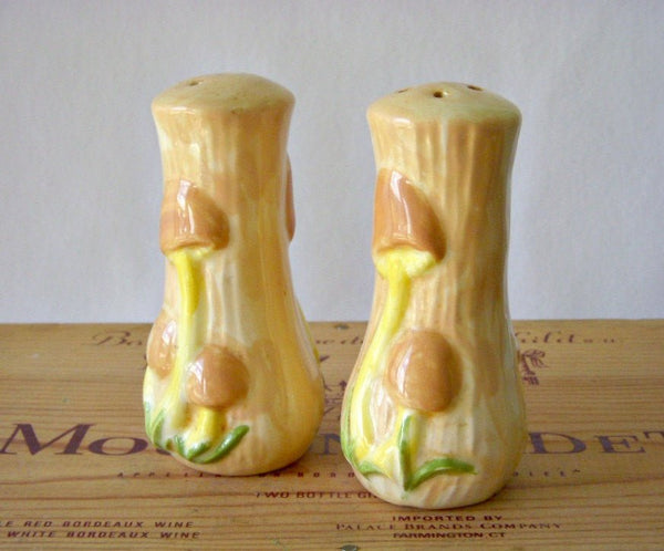 1970's Kitsch Ceramic Mushroom Salt and Pepper Shakers - GSaleHunter