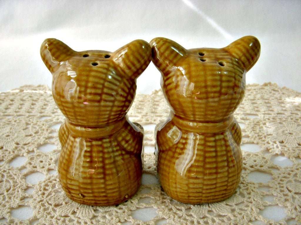 Atlanta Braves MLB Baseball Ceramic Bear Salt & Pepper Shaker Set – New