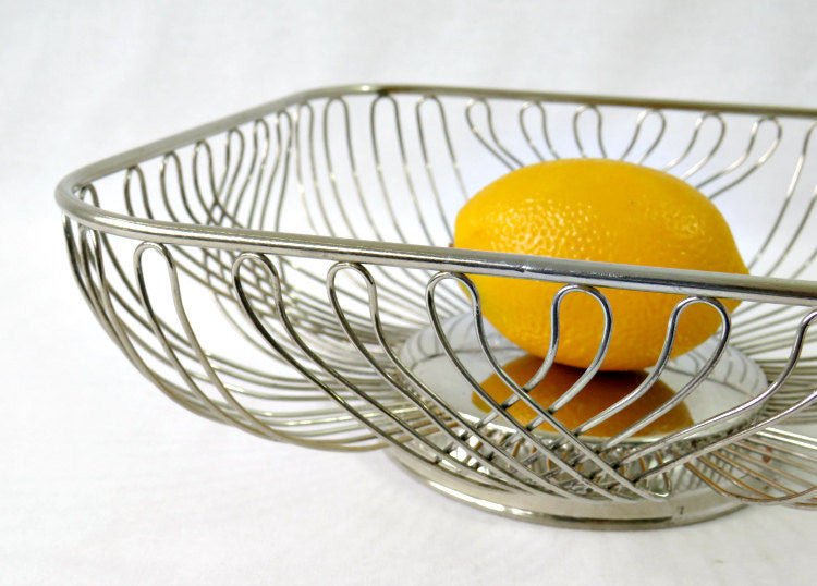 Silver Plate Wire Basket w Pedestal Base - Fruit and Bread Metal Serving Basket - GSaleHunter